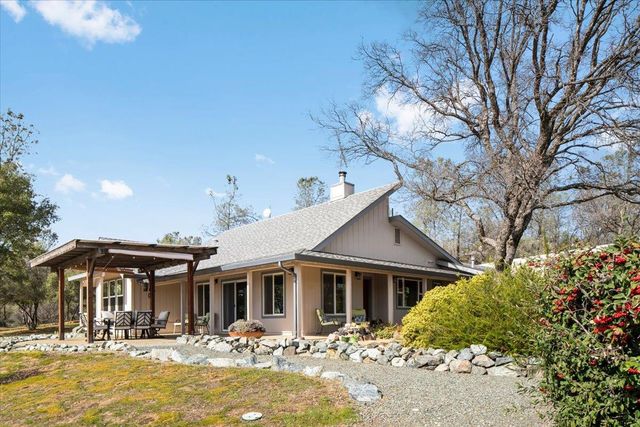 15666 Wolf Mountain Rd, Grass Valley, CA 95949