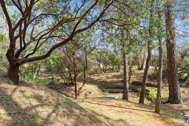 15666 Wolf Mountain Rd, Grass Valley, CA 95949