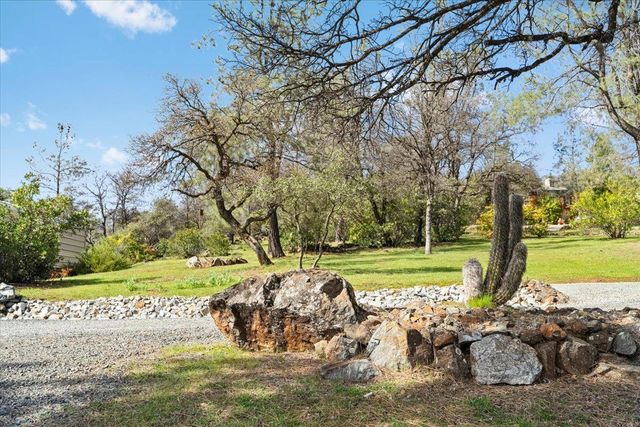 15666 Wolf Mountain Rd, Grass Valley, CA 95949