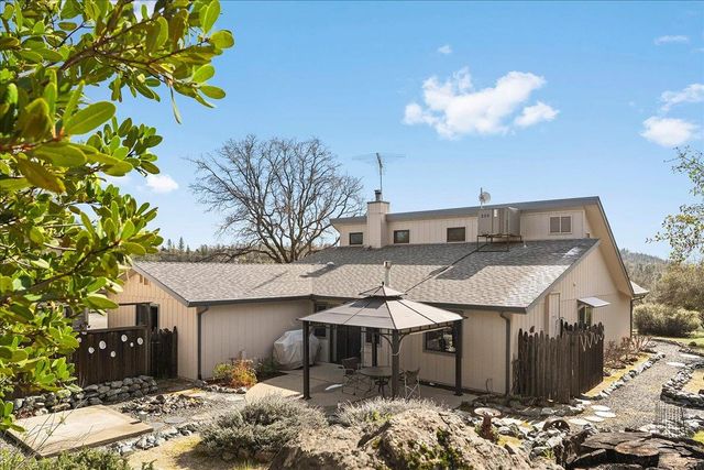 15666 Wolf Mountain Rd, Grass Valley, CA 95949