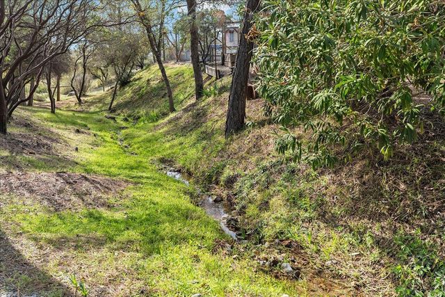 15666 Wolf Mountain Rd, Grass Valley, CA 95949