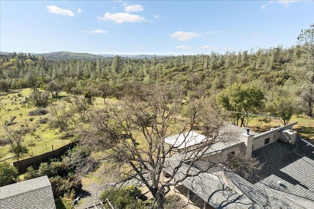 15666 Wolf Mountain Rd, Grass Valley, CA 95949