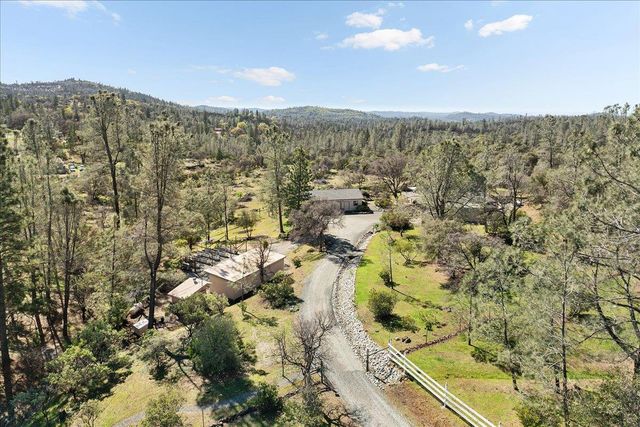 15666 Wolf Mountain Rd, Grass Valley, CA 95949
