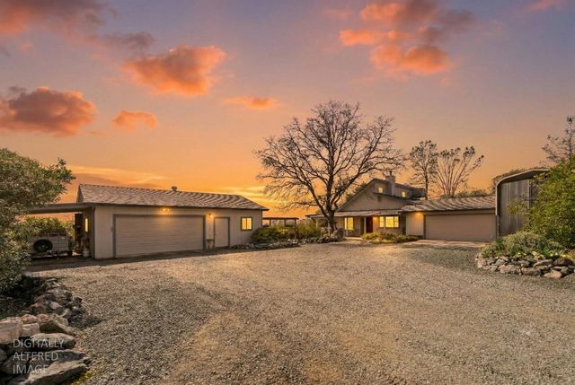 15666 Wolf Mountain Rd, Grass Valley, CA 95949