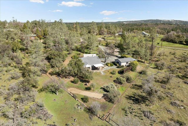 15666 Wolf Mountain Rd, Grass Valley, CA 95949