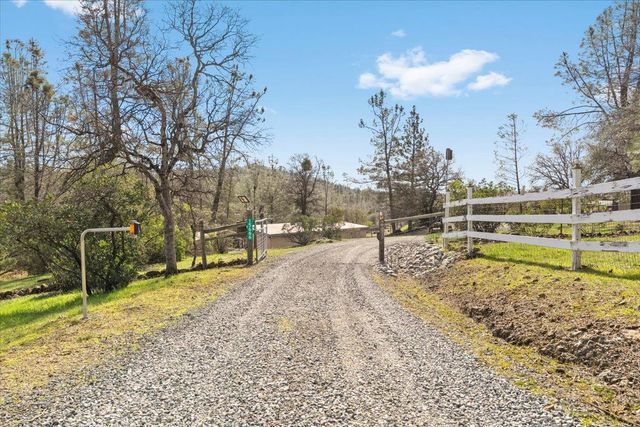 15666 Wolf Mountain Rd, Grass Valley, CA 95949