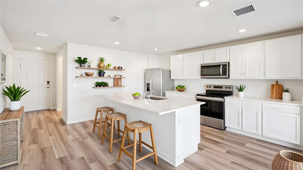 Image 4 of property listing at 17993 NW 170TH PLACE, Alachua, FL 32615