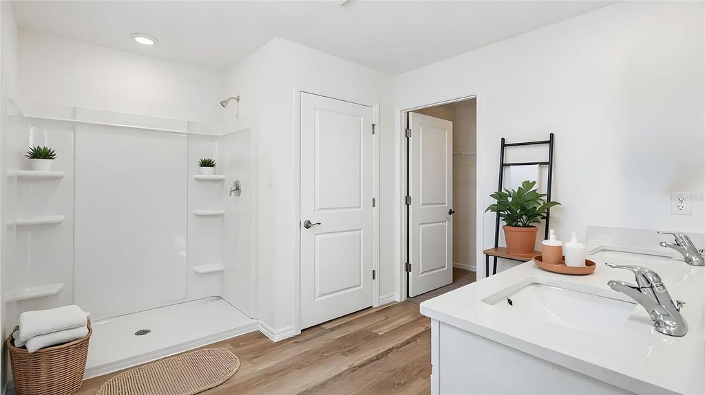 Image 9 of property listing at 17993 NW 170TH PLACE, Alachua, FL 32615