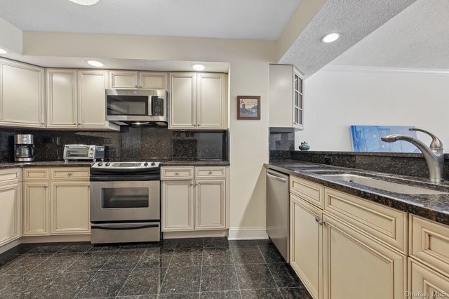 409 Harbor Cove PH 409, Piermont, NY 10968
