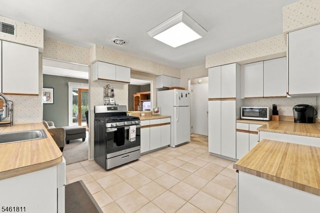 41 Fleetwood Dr, Rockaway Twp., NJ 07866