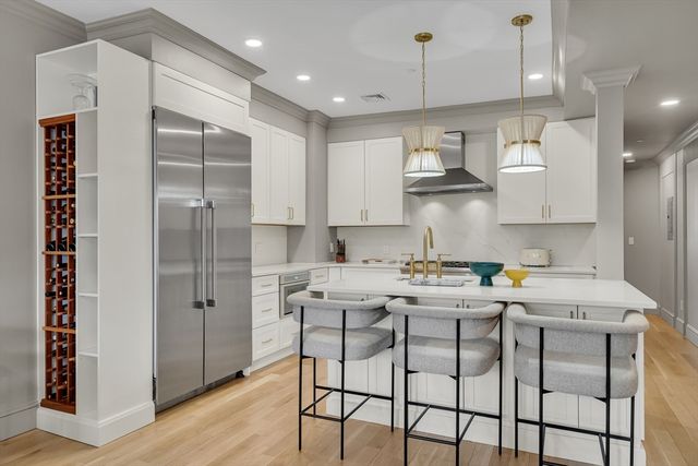 119 Saint Botolph St 3, Boston, MA 02115