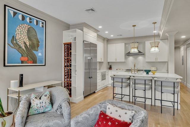 119 Saint Botolph St 3, Boston, MA 02115