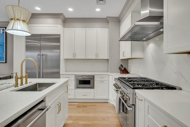 119 Saint Botolph St 3, Boston, MA 02115