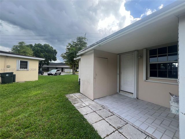 5829 NW 37th St 1, Virginia Gardens, FL 33166