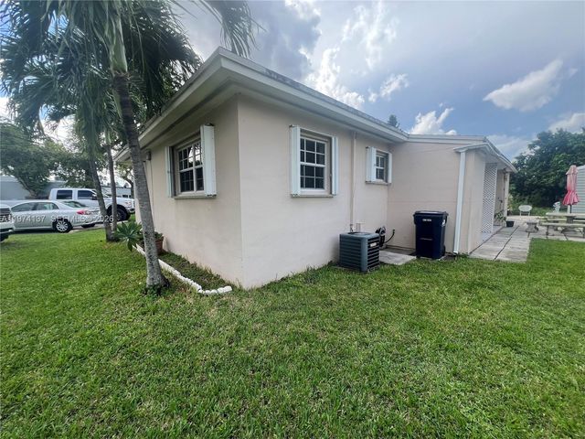 5829 NW 37th St 1, Virginia Gardens, FL 33166