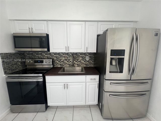 5829 NW 37th St 1, Virginia Gardens, FL 33166