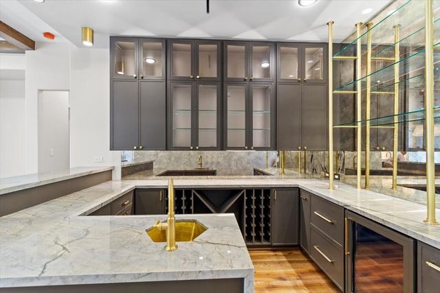 2341 Maroneal St, Houston, TX 77030