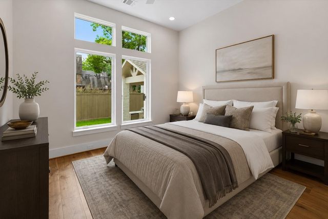 2341 Maroneal St, Houston, TX 77030
