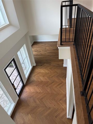 2341 Maroneal St, Houston, TX 77030