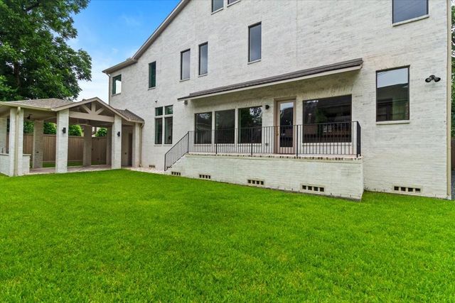 2341 Maroneal St, Houston, TX 77030