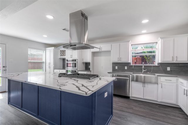 901 Saddle Drive, Euless, TX 76039