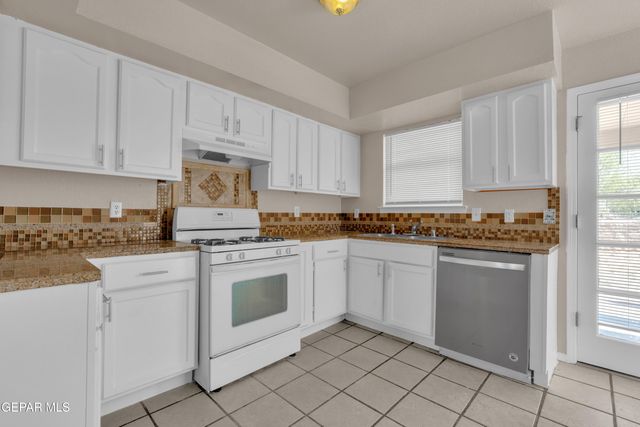 5917 CHIPPENDALE Avenue, El Paso, TX 79934