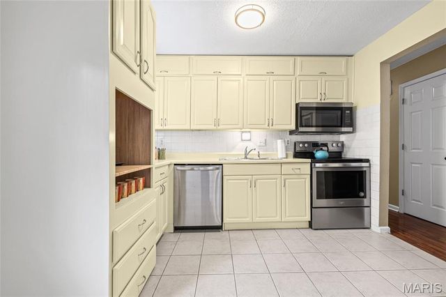 2905 Misty Circle, Oakville, MO 63129