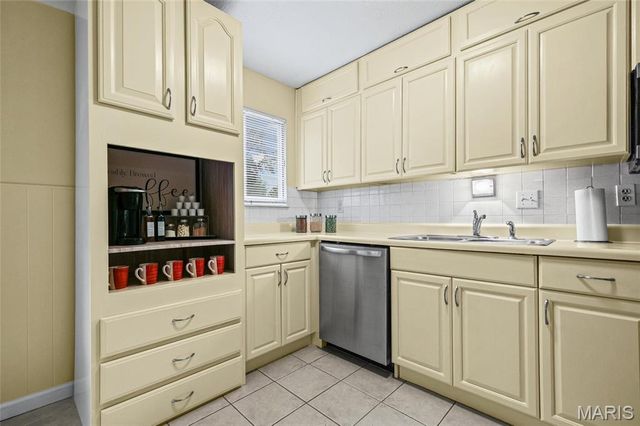 2905 Misty Circle, Oakville, MO 63129