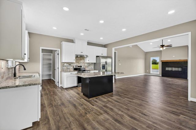 1478 Connor Landing, Madisonville, TX 77864