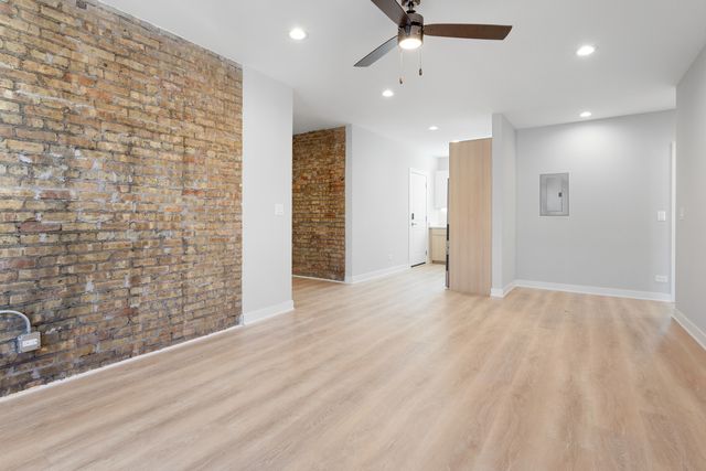 7383 N Damen Avenue 3W, Chicago, IL 60645