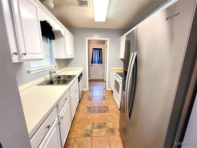 3248 Meadow Walk Lane, Montgomery, AL 36116