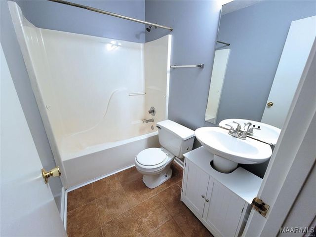 3248 Meadow Walk Lane, Montgomery, AL 36116