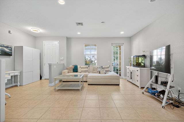 107 Ennis Lane, Jupiter, FL 33458