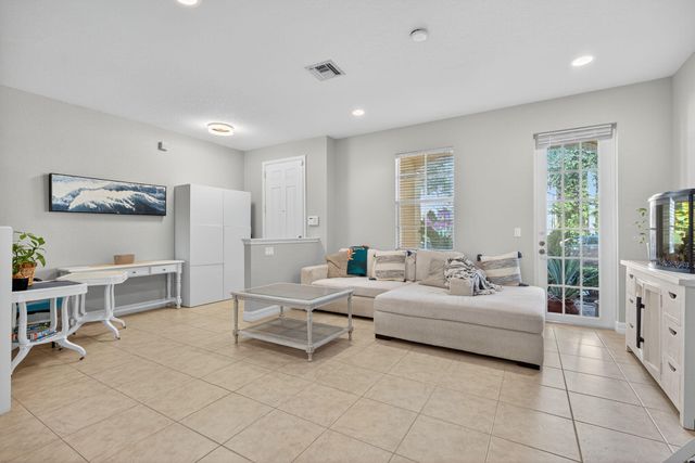 107 Ennis Lane, Jupiter, FL 33458