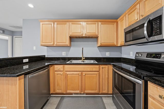 5537 Acorn Lane, Sterling Heights, MI 48314