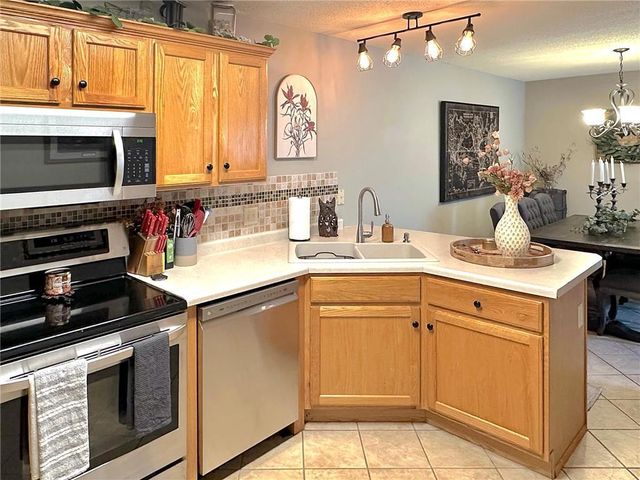 2352 Oakridge Circle, Hudson, WI 54016