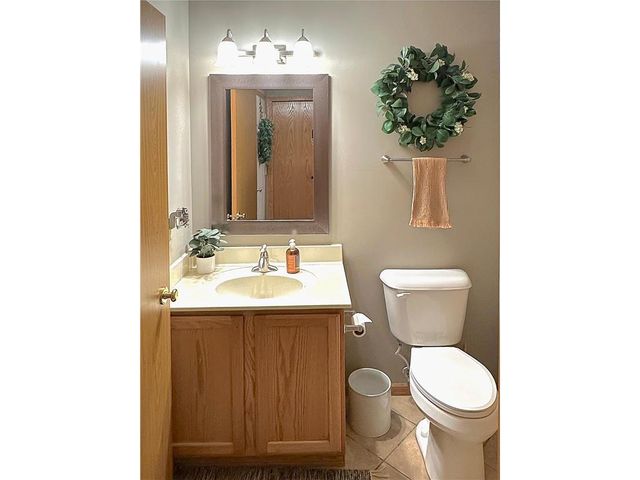 2352 Oakridge Circle, Hudson, WI 54016
