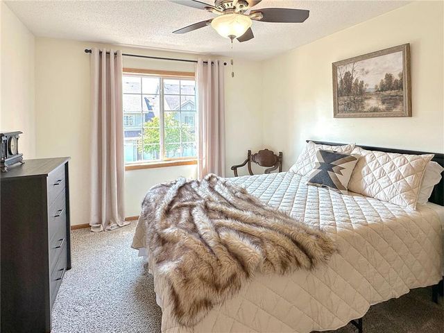 2352 Oakridge Circle, Hudson, WI 54016