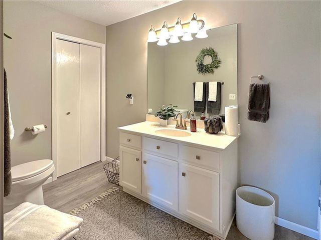 2352 Oakridge Circle, Hudson, WI 54016