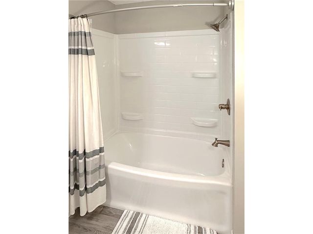 2352 Oakridge Circle, Hudson, WI 54016