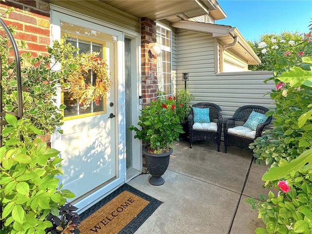 2352 Oakridge Circle, Hudson, WI 54016