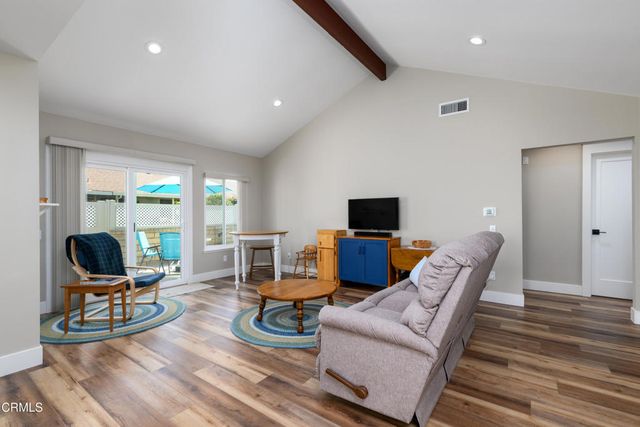 42308 Village 42, Camarillo, CA 93012