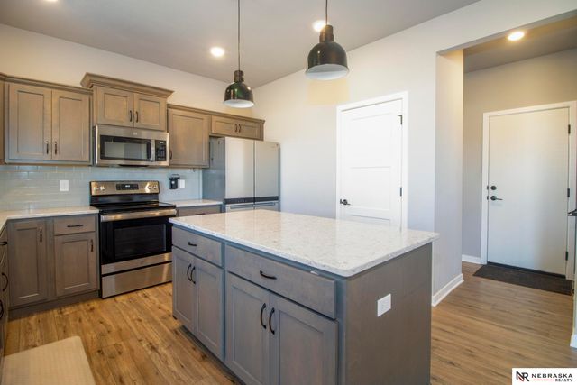 21212 Madison Street, Elkhorn, NE 68022