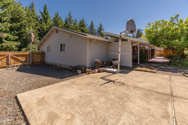 204 Miller Street, Molalla, OR 97038