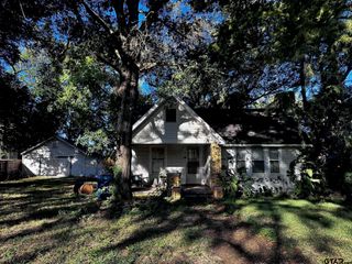 302 N COLLEGE ST, Lindale, TX 75771