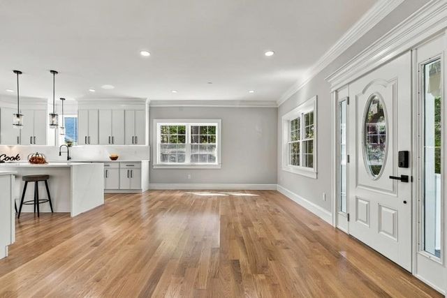 91 High, Upton, MA 01568