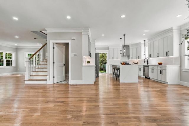 91 High, Upton, MA 01568