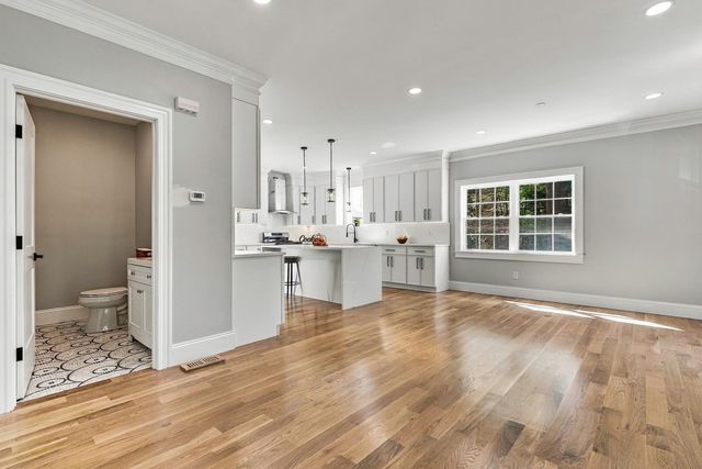 91 High, Upton, MA 01568