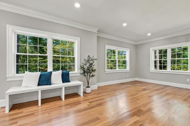91 High, Upton, MA 01568