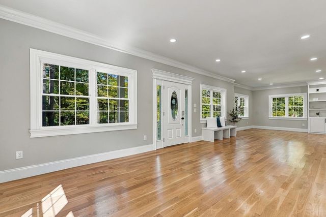 91 High, Upton, MA 01568